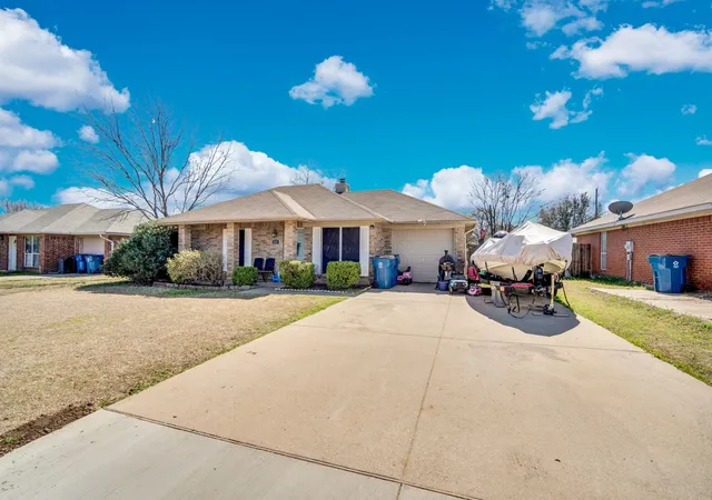 Homes for sale in Alvarado, TX | 114 Janis St, Alvarado, TX 76009 | MLS# 21176447