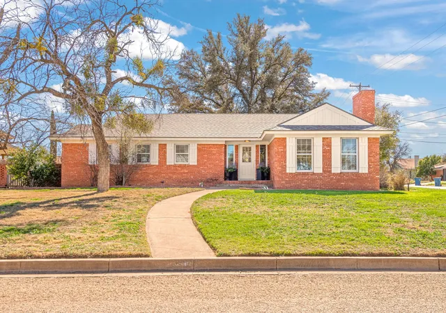 Homes for sale in Sweetwater, TX | 1200 E 13th St, Sweetwater, TX 79556 | MLS# 21193698