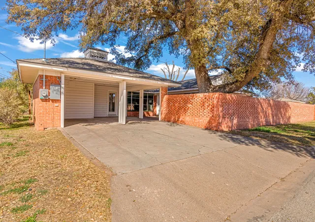 Homes for sale in Sweetwater, TX | 1200 E 13th St, Sweetwater, TX 79556 | MLS# 21193698