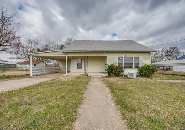 Single family home for sale at 308 N Bois D Arc St, Savoy, TX 75479 | MLS# 21194017