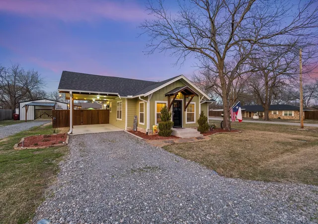 Homes for sale in Leonard, TX | 110 E Houston St, Leonard, TX 75452 | MLS# 21189605