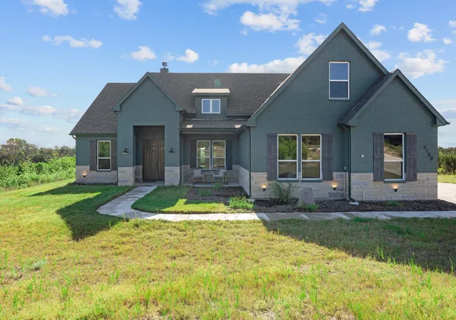 Photo 1 of Single family home for sale at 2100 Shady Grove Rd, Weatherford, TX 76088 | MLS# 21194053 | Listing updated on 2026-08-24