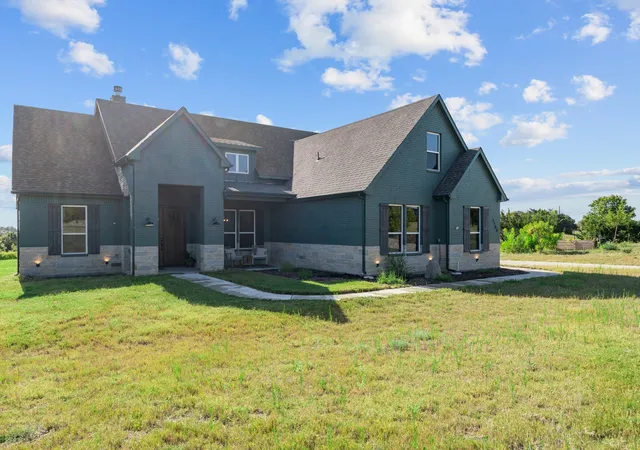 Photo 2 of Single family home for sale at 2100 Shady Grove Rd, Weatherford, TX 76088 | MLS# 21194053 | Listing updated on 2026-08-24