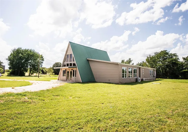 Homes for sale in Nocona, TX | 124 Greenhill Cir, Nocona, TX 76255 | MLS# 21194093