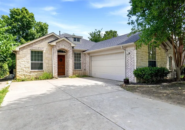 Photo 2 of Single family home for sale at 3305 Purdue Dr, Denton, TX 76210 | MLS# 21192408 | Listing updated on 2026-07-11