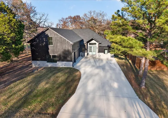 Photo 33 of Single family home for sale at 114 Castlewood Rd, Enchanted Oaks, TX 75156 | MLS# 21192010 | Listing updated on 2026-09-30