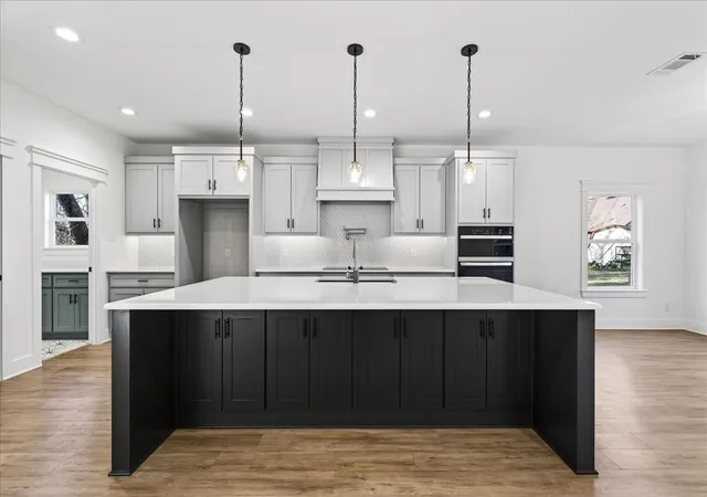 Photo 3 of Single family home for sale at 114 Castlewood Rd, Enchanted Oaks, TX 75156 | MLS# 21192010 | Listing updated on 2026-08-27