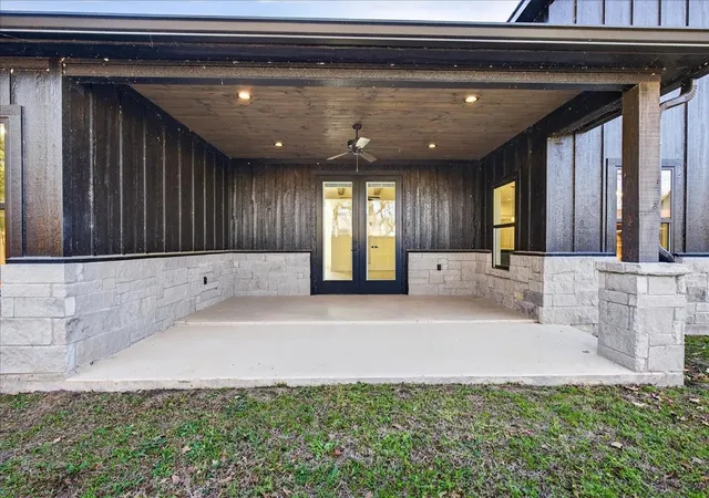 Photo 4 of Single family home for sale at 114 Castlewood Rd, Enchanted Oaks, TX 75156 | MLS# 21192010 | Listing updated on 2026-09-30