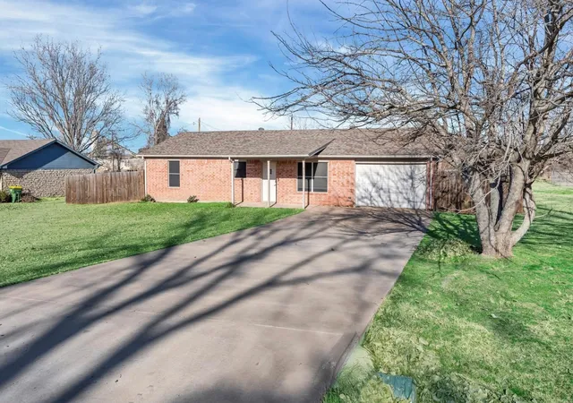 Homes for sale in Granbury, TX | 513 Ranch Rd, Granbury, TX 76049 | MLS# 21192778