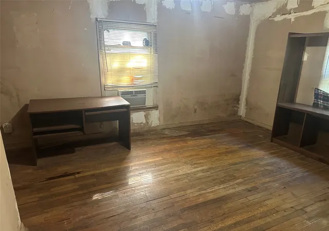 Photo 14 of Single family home for sale at 655 Crawford St, Fort Worth, TX 76104 | MLS# 21194314 | Listing updated on 2026-08-25
