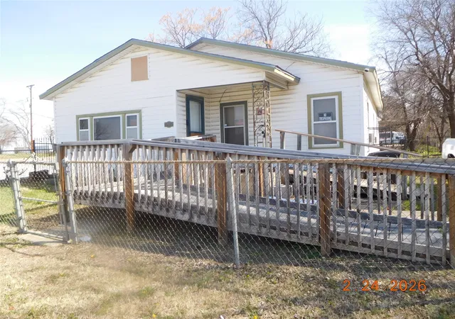 Photo 1 of Single family home for sale at 655 Crawford St, Fort Worth, TX 76104 | MLS# 21194314 | Listing updated on 2026-08-25