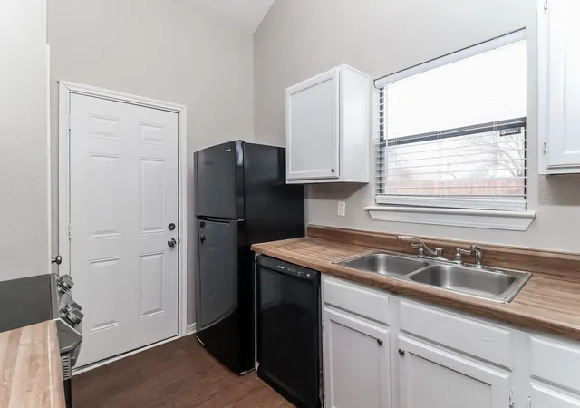 Photo 4 of Single family home for sale at 4713 Poppy Dr E, Fort Worth, TX 76137 | MLS# 21189137 | Listing updated on 2026-08-24