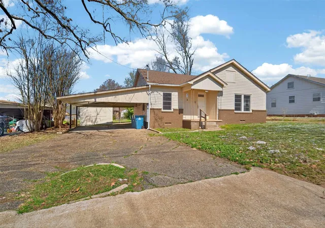 Homes for sale in Henderson, TX | 404 Rogers Ave, Henderson, TX 75654 | MLS# 21194642