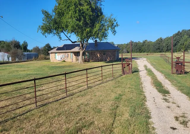 Homes for sale in Cumby, TX | 4396 S Farm Road 275 S, Cumby, TX 75433 | MLS# 21194685