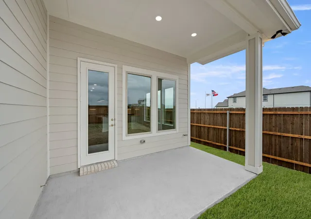 Photo 4 of Single family home for sale at 7424 Autumn Hill Dr, Krum, TX 76249 | MLS# 21194755 | Listing updated on 2026-08-20