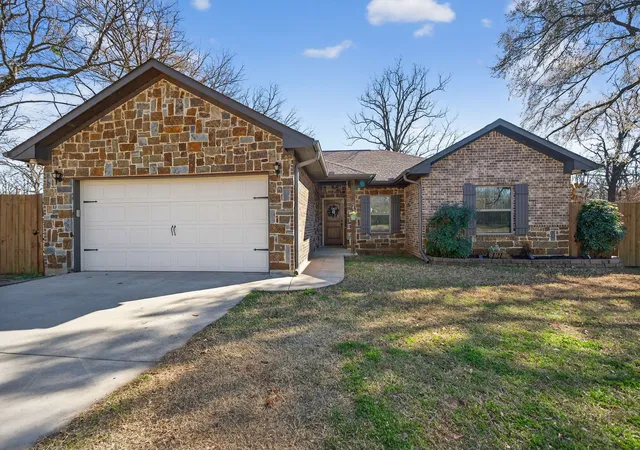 Homes for sale in Gun Barrel City, TX | 121 Harmon Rd, Gun Barrel City, TX 75156 | MLS# 21192714