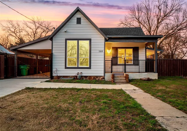 Homes for sale in Gainesville, TX | 1510 S Lindsay, Gainesville, TX 76240 | MLS# 21191045