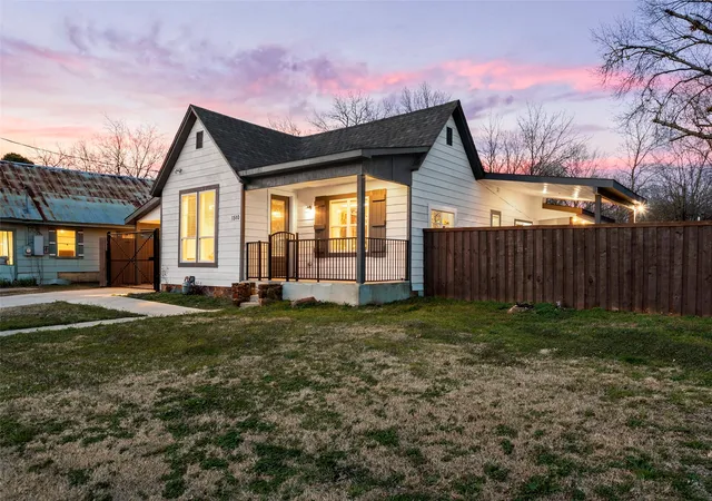 Homes for sale in Gainesville, TX | 1510 S Lindsay, Gainesville, TX 76240 | MLS# 21191045