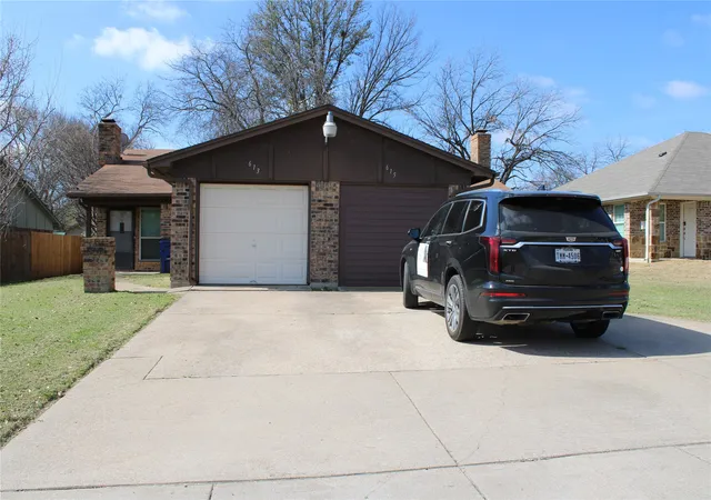 Multi family home for sale at 615 Renfro St, Burleson, TX 76028 | MLS# 21195000