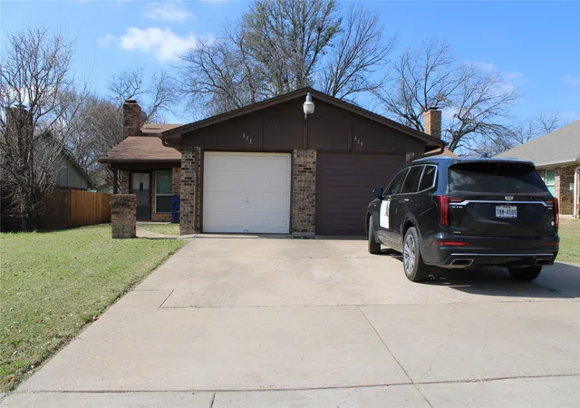 Photo 4 of House for sale at 615 Renfro St, Burleson, TX 76028 | MLS# 21195000 | Listing updated on 2026-09-23