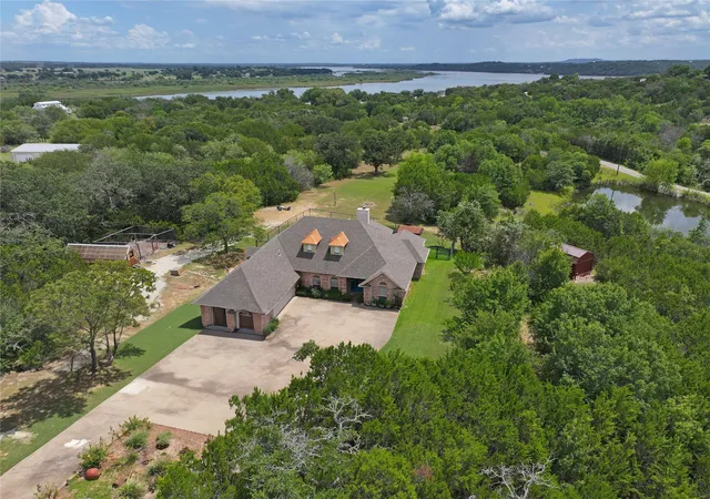 Homes for sale in Granbury, TX | 3121 Cliffview Ct, Granbury, TX 76048 | MLS# 21194751