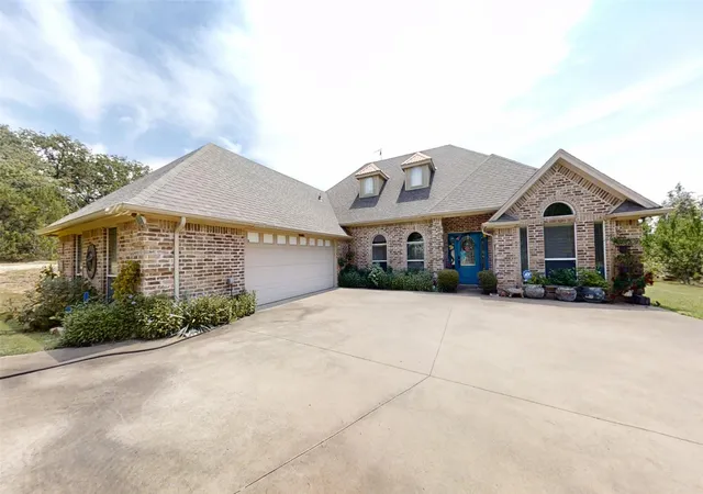Homes for sale in Granbury, TX | 3121 Cliffview Ct, Granbury, TX 76048 | MLS# 21194751