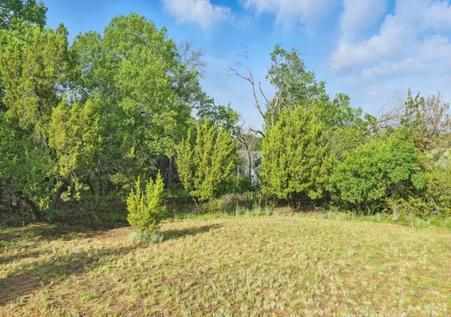 Photo 4 of Sale Pending at 229 Latigo Wy, Weatherford, TX 76088 | MLS# 21195085 | Listing updated on 2026-07-22