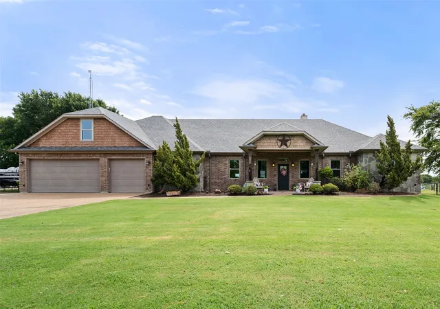 Photo 2 of Single family home for sale at 606 Sunset Pt, Kerens, TX 75144 | MLS# 21194940 | Listing updated on 2026-08-21