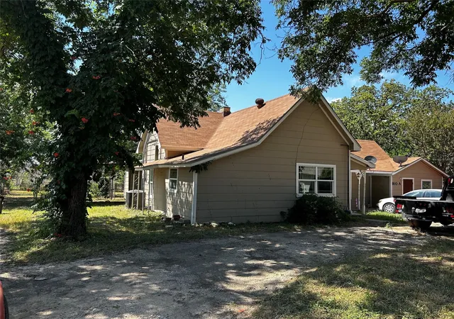 Homes for sale in Stephenville, TX | 910 W Long St #A, Stephenville, TX 76401 | MLS# 21189288