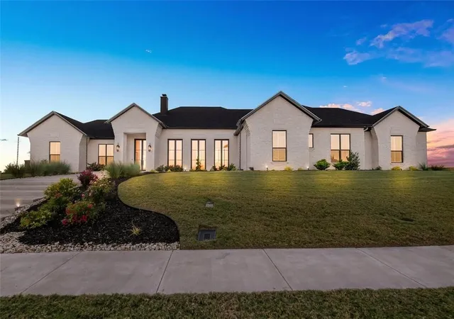 Homes for sale in Lorena, TX | 134 Sunflower St, Lorena, TX 76655 | MLS# 21189909