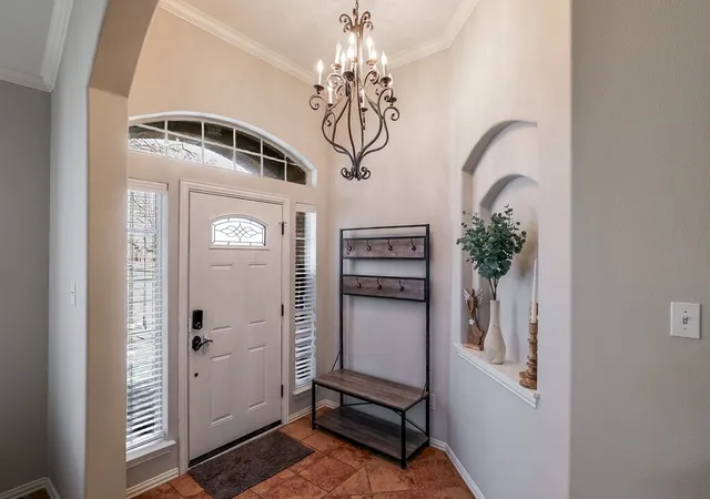Photo 2 of Single family home for sale at 124 Stonecreek Dr, Irving, TX 75063 | MLS# 21187013 | Listing updated on 2026-08-27