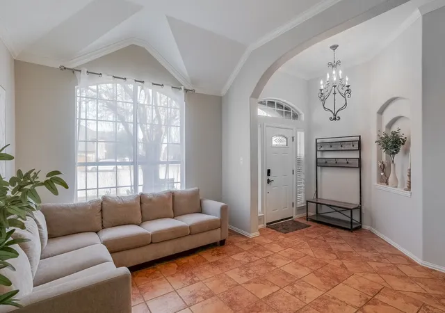 Photo 3 of Single family home for sale at 124 Stonecreek Dr, Irving, TX 75063 | MLS# 21187013 | Listing updated on 2026-08-27