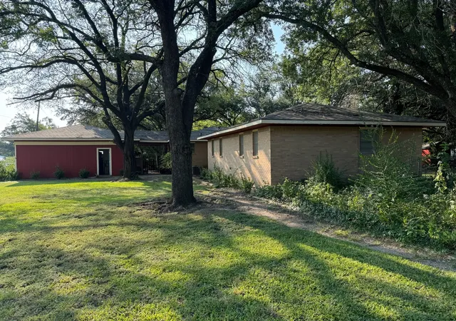 Single family home for sale at 205 W Dickson St, Milford, TX 76670 | MLS# 21195298