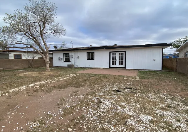 Photo 3 of Sale Pending at 3222 Mariana Ave, Midland, TX 79701 | MLS# 21195268 | Listing updated on 2026-07-14
