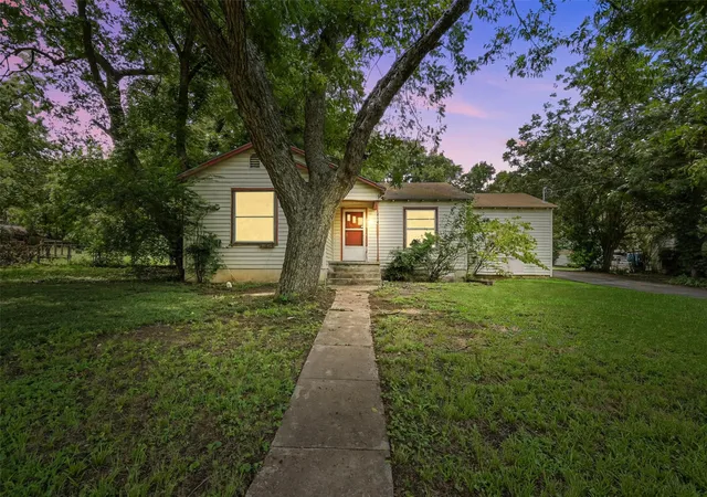 Homes for sale in Bells, TX | 414 S Broadway St, Bells, TX 75414 | MLS# 21191828