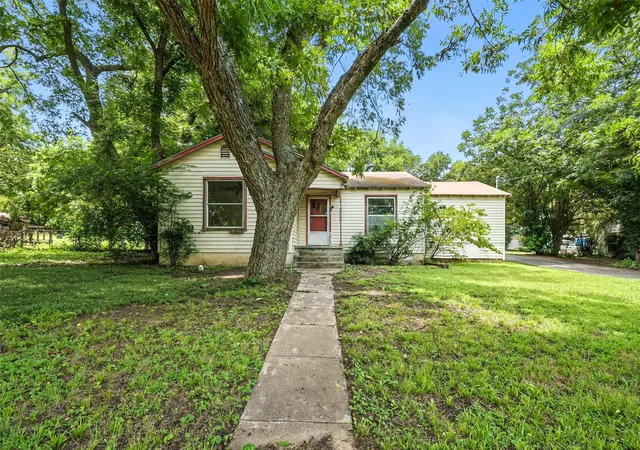 Homes for sale in Bells, TX | 414 S Broadway St, Bells, TX 75414 | MLS# 21191828