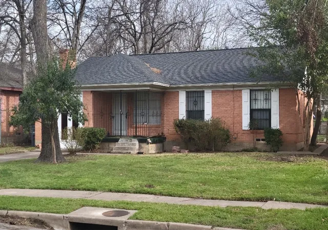 Photo 2 of Sale Pending at 1251 E Pentagon Pkwy, Dallas, TX 75216 | MLS# 21195581 | Listing updated on 2026-07-28