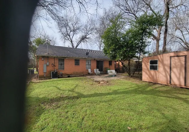 Photo 3 of Sale Pending at 1251 E Pentagon Pkwy, Dallas, TX 75216 | MLS# 21195581 | Listing updated on 2026-07-28