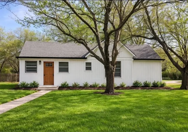 Homes for sale in De Leon, TX | 501 N Houston St, De Leon, TX 76444 | MLS# 21178026