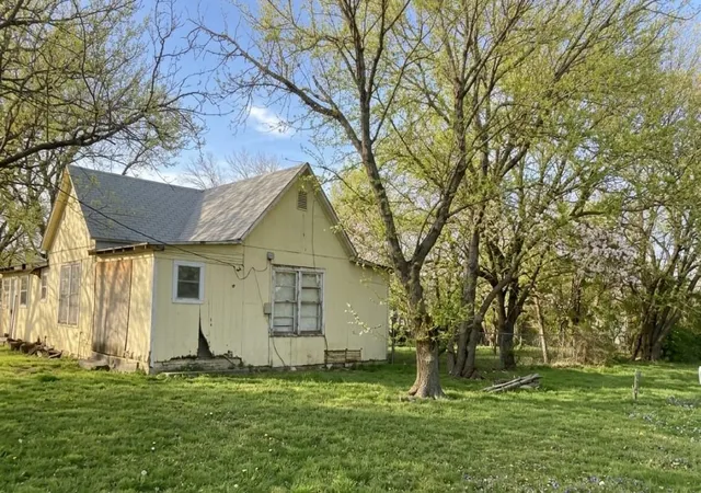 Homes for sale in De Leon, TX | 501 N Houston St, De Leon, TX 76444 | MLS# 21178026