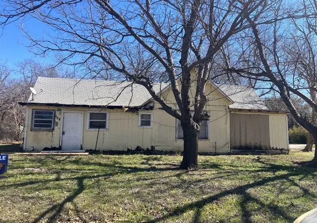 Homes for sale in De Leon, TX | 501 N Houston St, De Leon, TX 76444 | MLS# 21178026