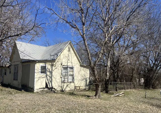 Homes for sale in De Leon, TX | 501 N Houston St, De Leon, TX 76444 | MLS# 21178026