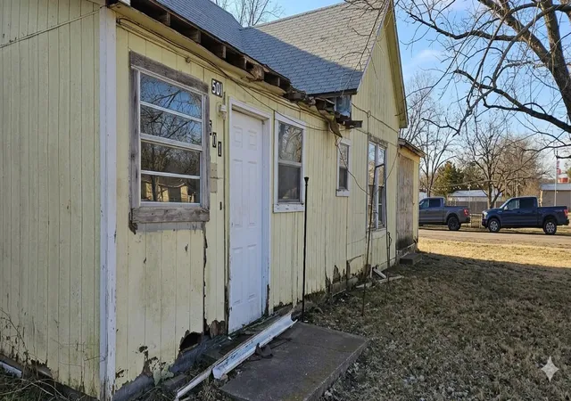 Homes for sale in De Leon, TX | 501 N Houston St, De Leon, TX 76444 | MLS# 21178026
