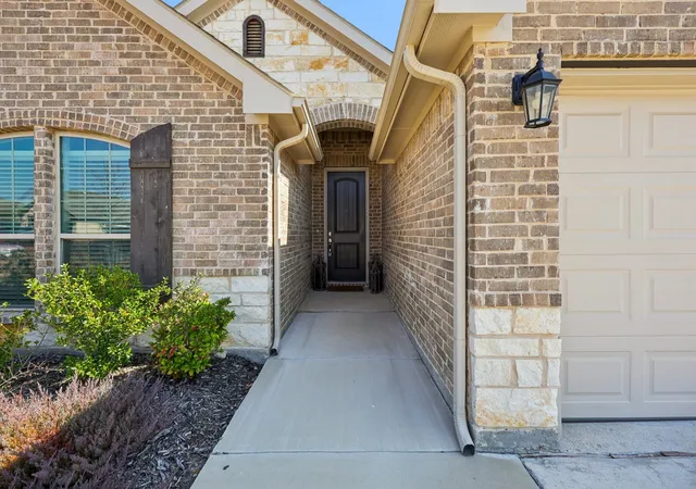 Photo 1 of Single family home for sale at 212 Magnolia Dr, Azle, TX 76020 | MLS# 21195685 | Listing updated on 2026-09-28
