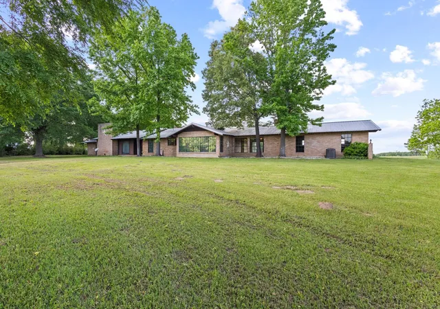 Homes for sale in Clarksville, TX | 1203 County Road 3100, Clarksville, TX 75426 | MLS# 21195712