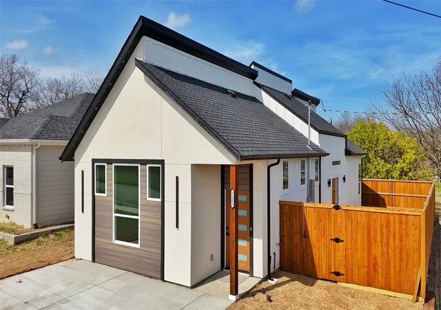 Photo 1 of Single family home for sale at 3302 Silver St, Greenville, TX 75401 | MLS# 21195759 | Listing updated on 2026-07-27
