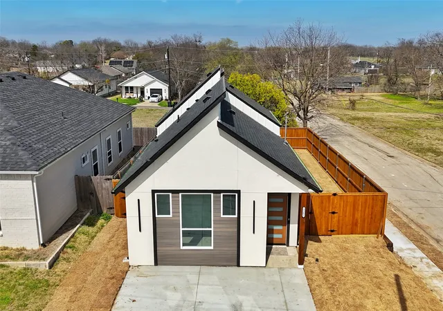 Photo 2 of Single family home for sale at 3302 Silver St, Greenville, TX 75401 | MLS# 21195759 | Listing updated on 2026-07-27