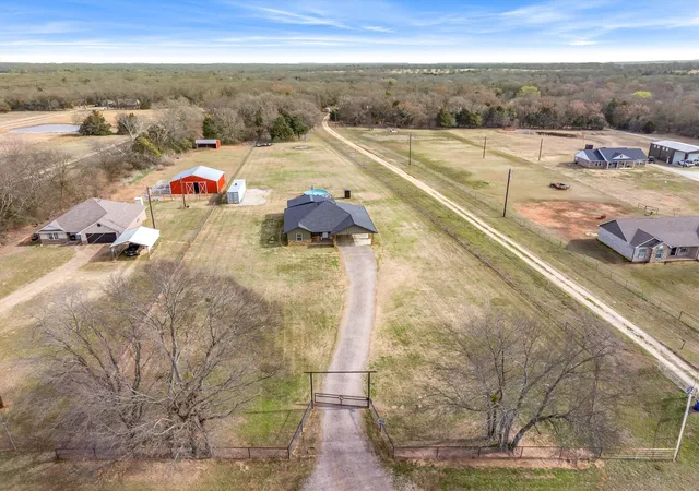 Photo 2 of Single family home for sale at 1052 Vz County Road 3208, Wills Point, TX 75169 | MLS# 21193527 | Listing updated on 2026-08-17