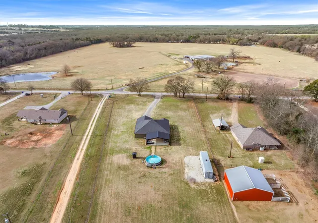 Photo 3 of Single family home for sale at 1052 Vz County Road 3208, Wills Point, TX 75169 | MLS# 21193527 | Listing updated on 2026-08-17