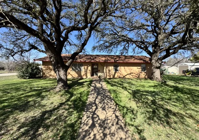 Homes for sale in Brady, TX | 304 W 8th St, Brady, TX 76825 | MLS# 21195779